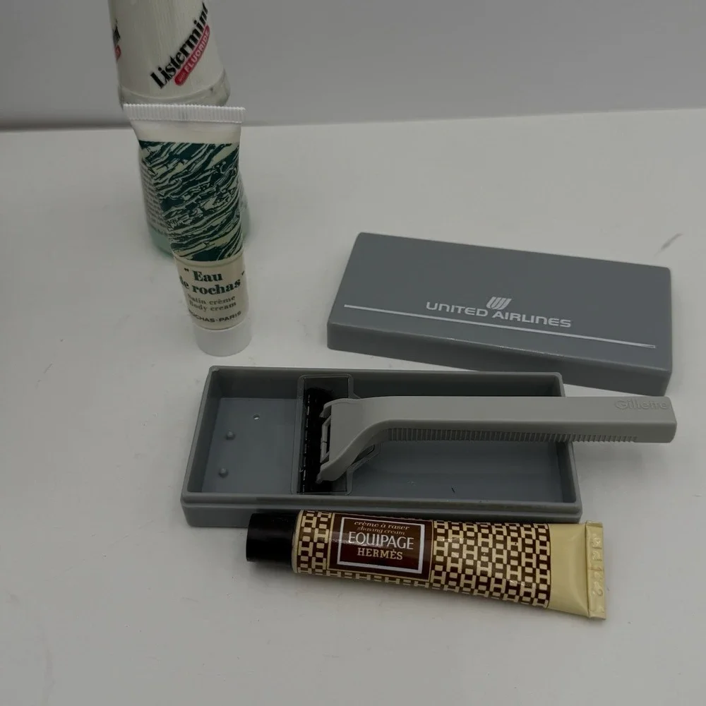 Vintage Brand New United Airlines Amenity Kit Travel Pouch First Class Gray READ
